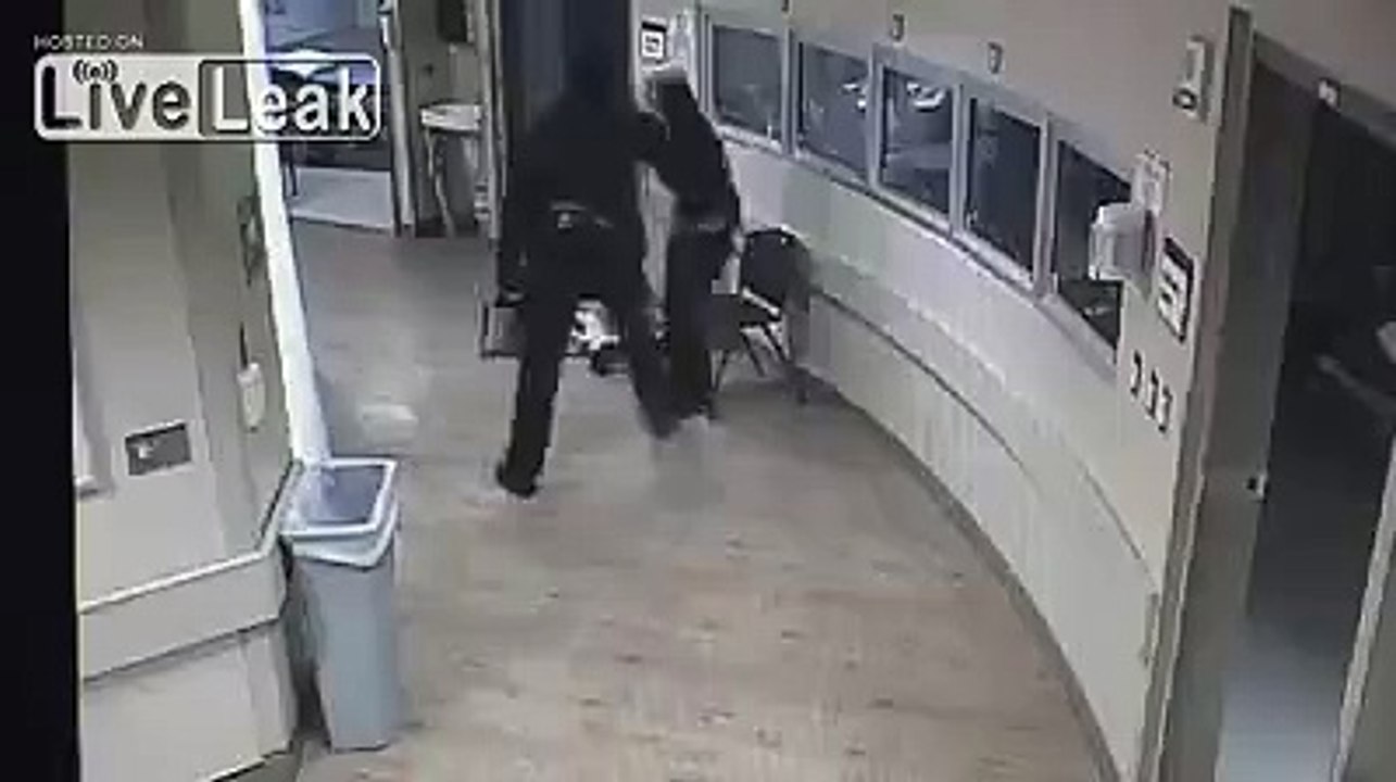 Полицейскому не понравилось поведение задержанной,он решил её проучить.