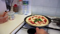 Come cuocere una pizza napoletana nel forno di casa come in pizzeria in 3 minuti