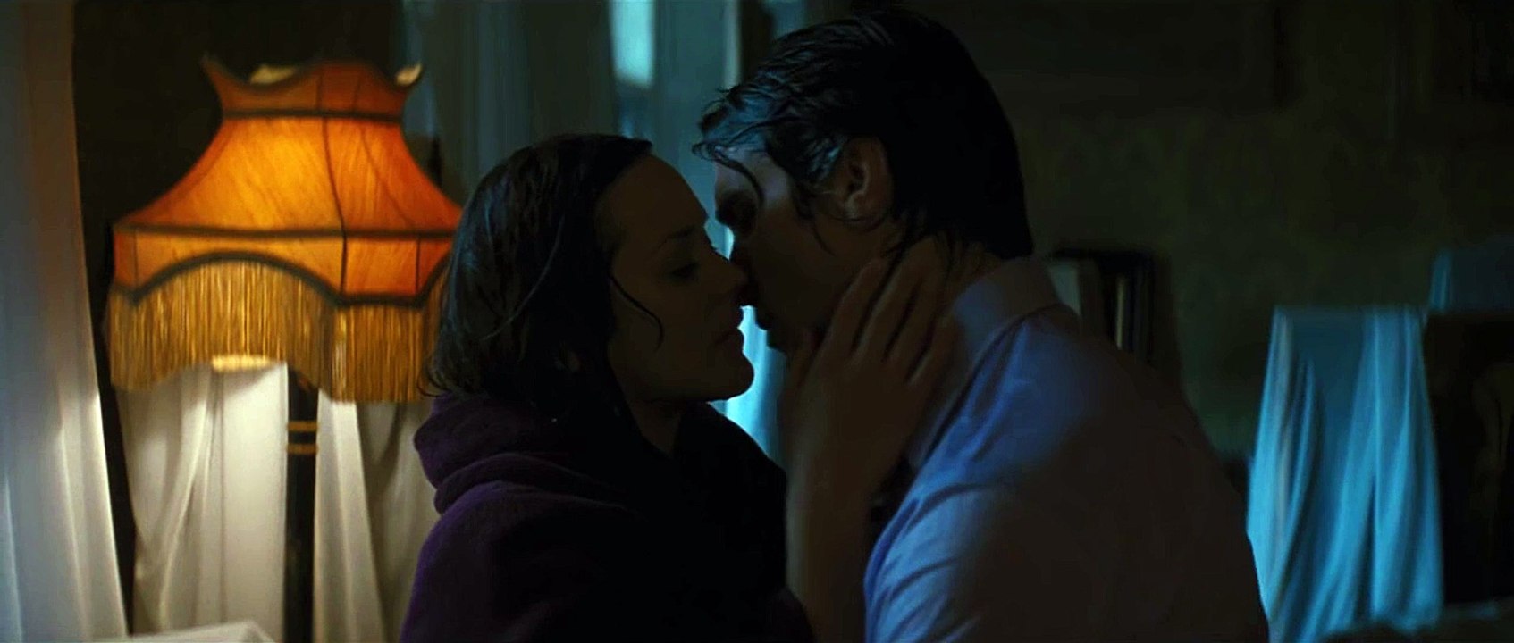 The Dark Knight Rises Kiss Scene 1080p HD