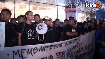 Thousands defy warning, cops out in full force