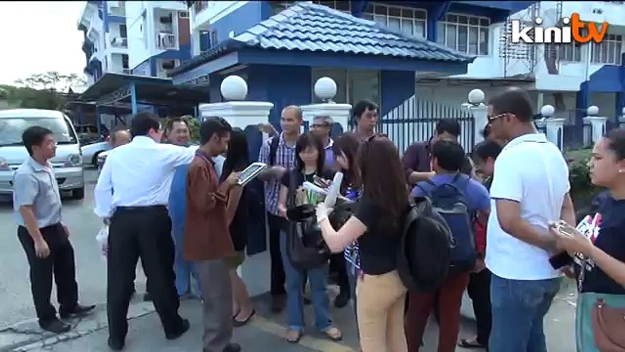 Jais raids Bible Society, seizes copies of Malay Bible