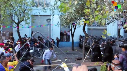 Striking images of opposition violence in Ecuador (01:18)
