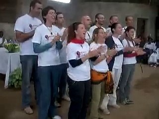 Binario per l'Africa singing O bella ciao