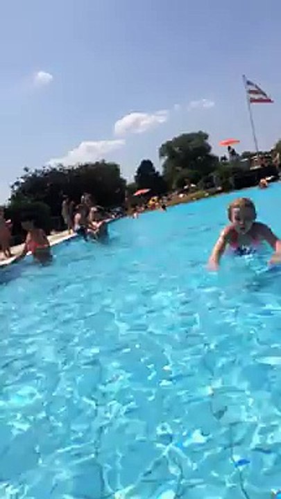 A LA PISCINE DE MORGES (2)