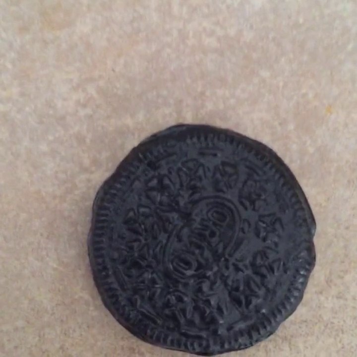 Vidéo d'oreo ( un côté vernis et un côté non vernis )