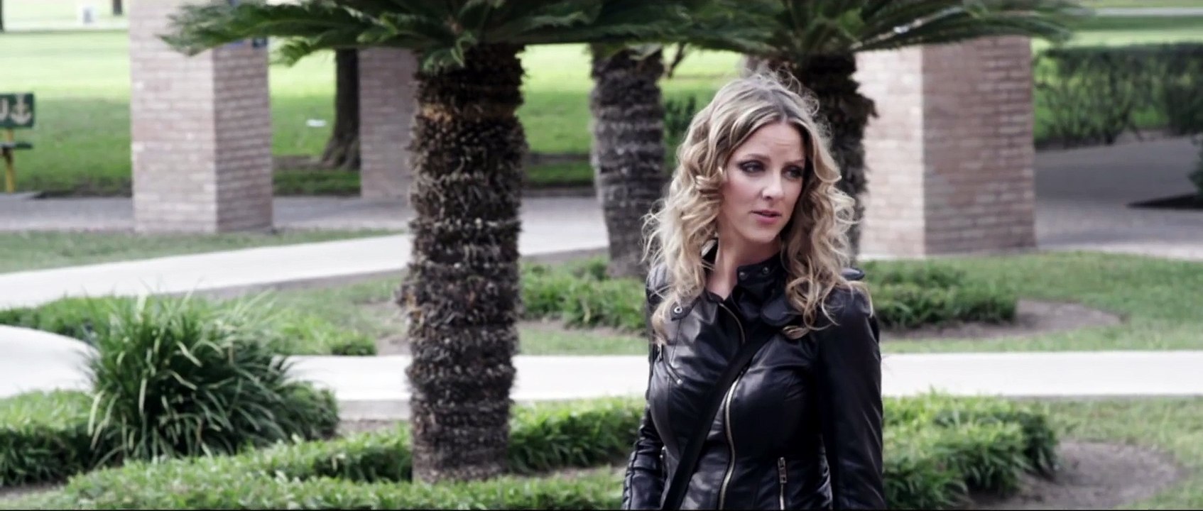 Восход тёмной луны  2015  Трейлер