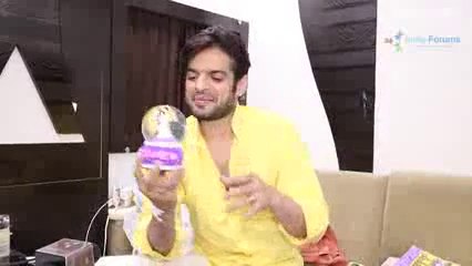 Raman Ko Uske Fans Ne DI Dher Saari Gift - 14 August 2015 - Yeh Hai Mohabbatein