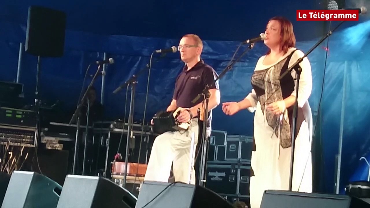 Paimpol. Chant de marin : la prestation du groupe Sasiedzi