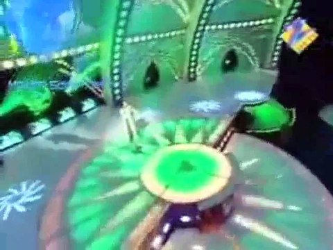 Historical Moment When Pakistani Singer Sings Aiye Watan Pak Watan on Indian Stage