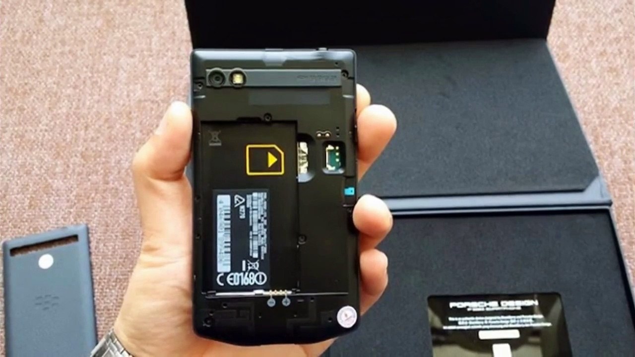 BlackBerry Porsche Design P'9983  Graphite Edition: unboxing & review