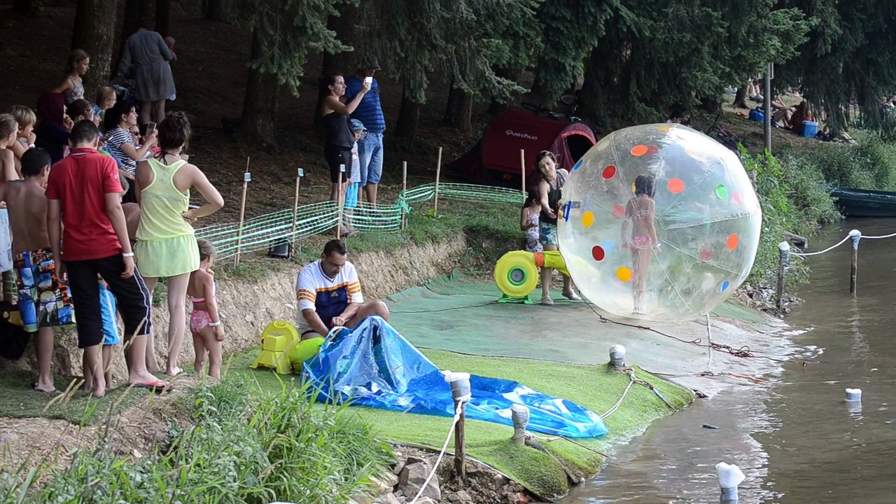 Water ball au lac des Sapins à Cublize