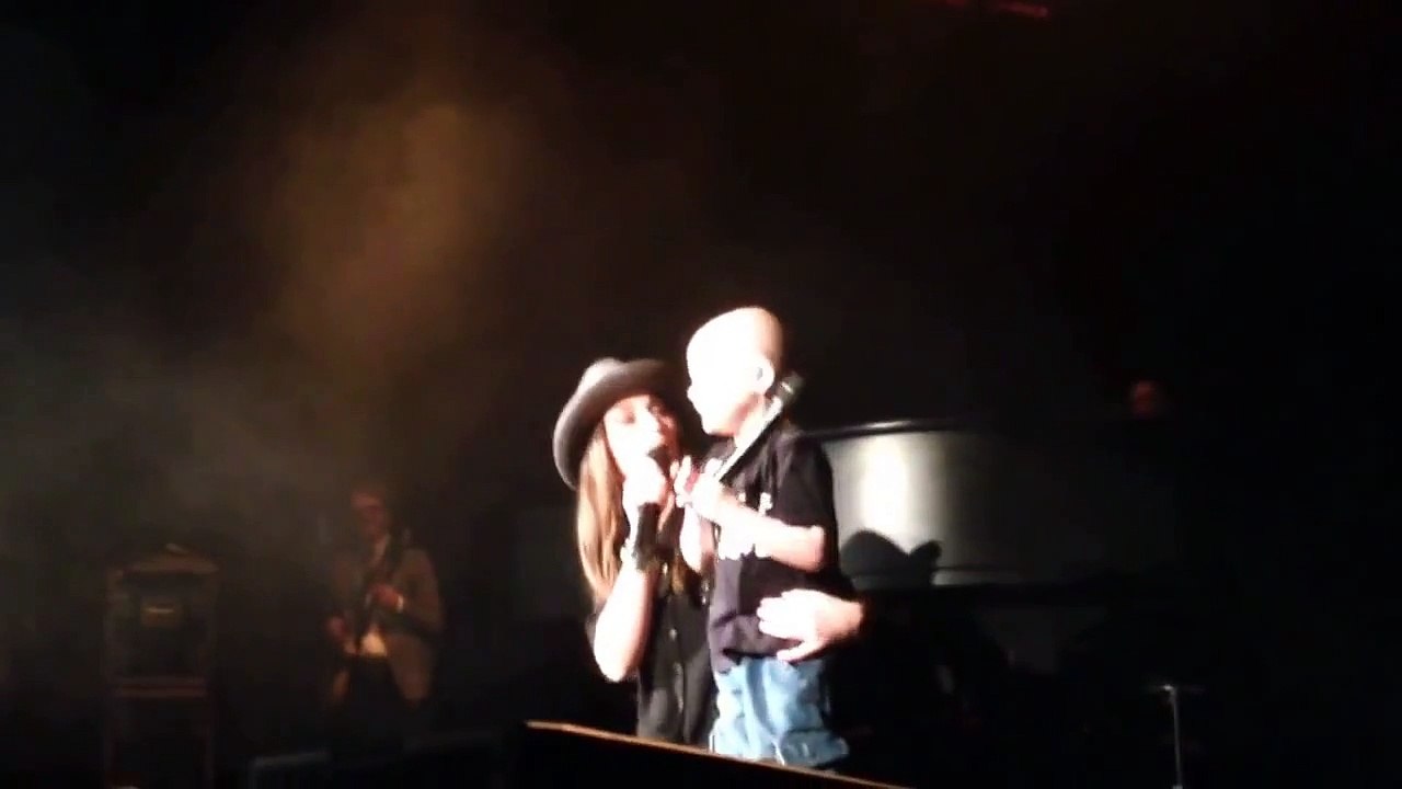Sara Bareilles & Joshua singing Brave at House of Blues Orlando