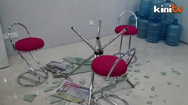 Parang-wielding men attack Tamil daily