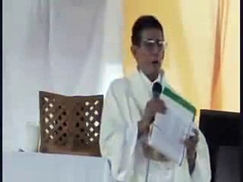 Jamás recibas la Eucaristía en la mano