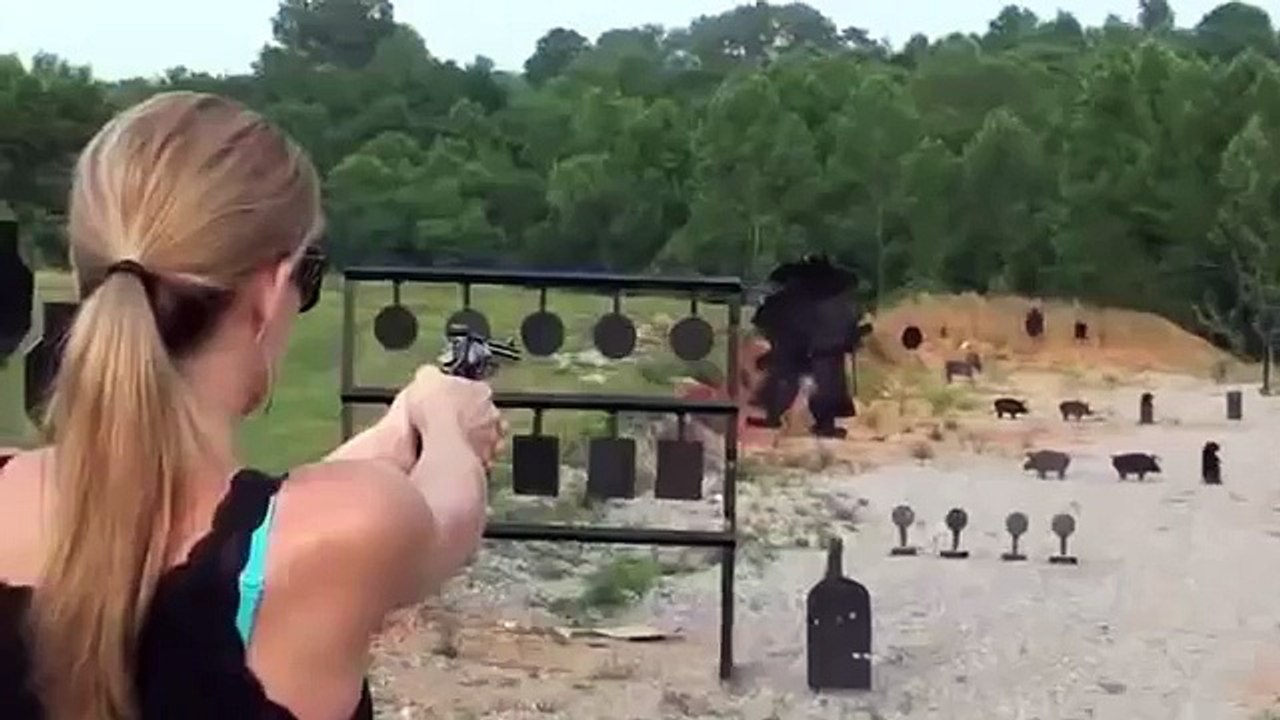 Ragazza statunitense spara con una 44 Magnum