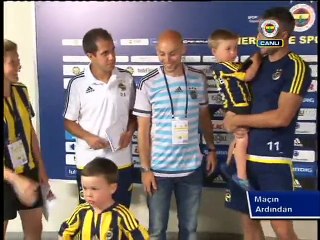 Minik Louis, kahramanı Robin van Persie ile buluştu!