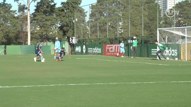 Com golaços e dribles, Barrios brilha em treino do Palmeiras