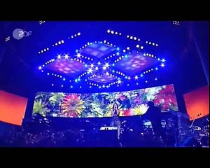 Laura Pausini - Pavarotti & Friends 2003