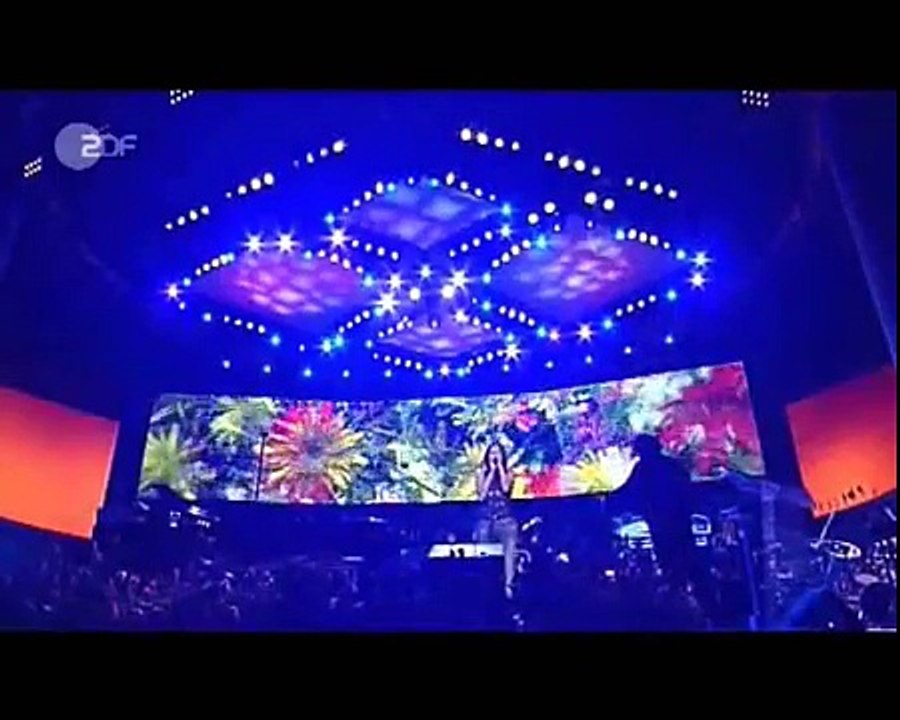 Laura Pausini - Pavarotti & Friends 2003