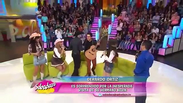 Gerardo Ortiz& Kevin Ortiz En Sabadazo.
