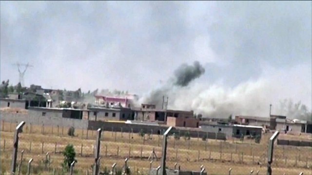 قتلى وجرحى بانفجار سيارتين مفخختين قرب فندقين ببغداد