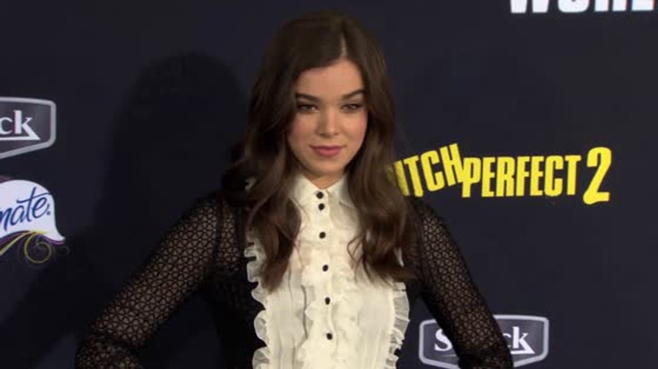 Lerne Pitch Perfect 2's Hailee Steinfeld etwas besser kennen