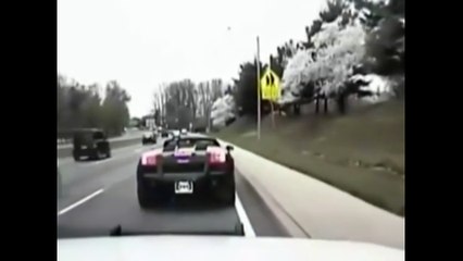 Batman se fait arrêter par la police en Lamborghini