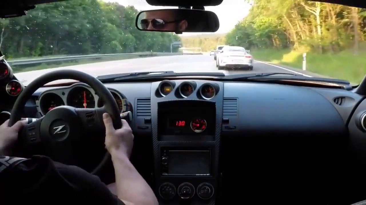 Une course entre deux bolides ne se passe pas comme prévue