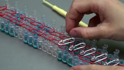 How to make a ZigZag Loom Band Bracelet