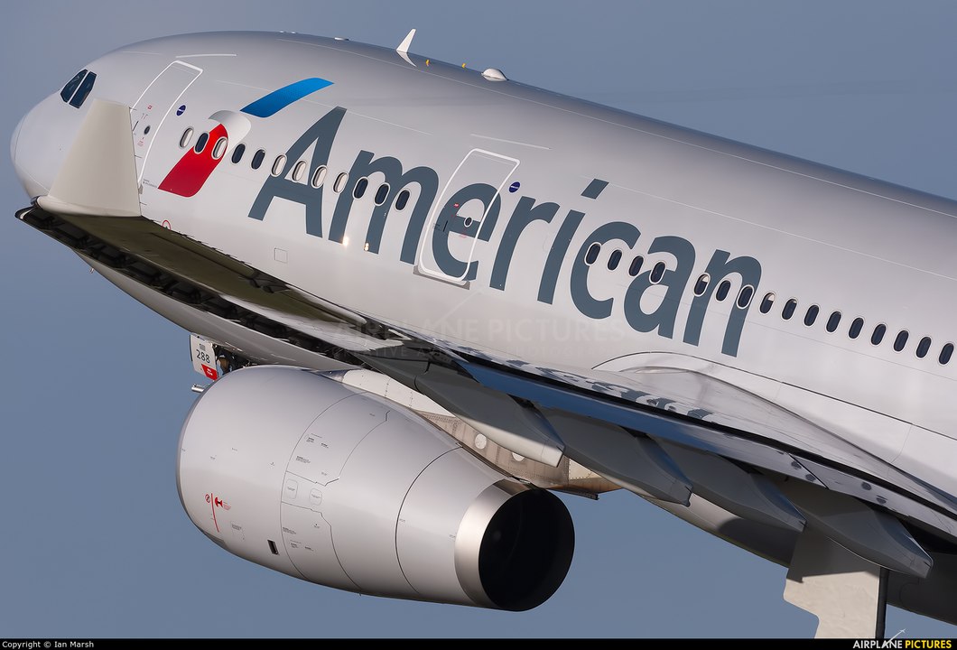 American Airlines Airbus A330-200 Landing en Barcelona-EL Prat 2015