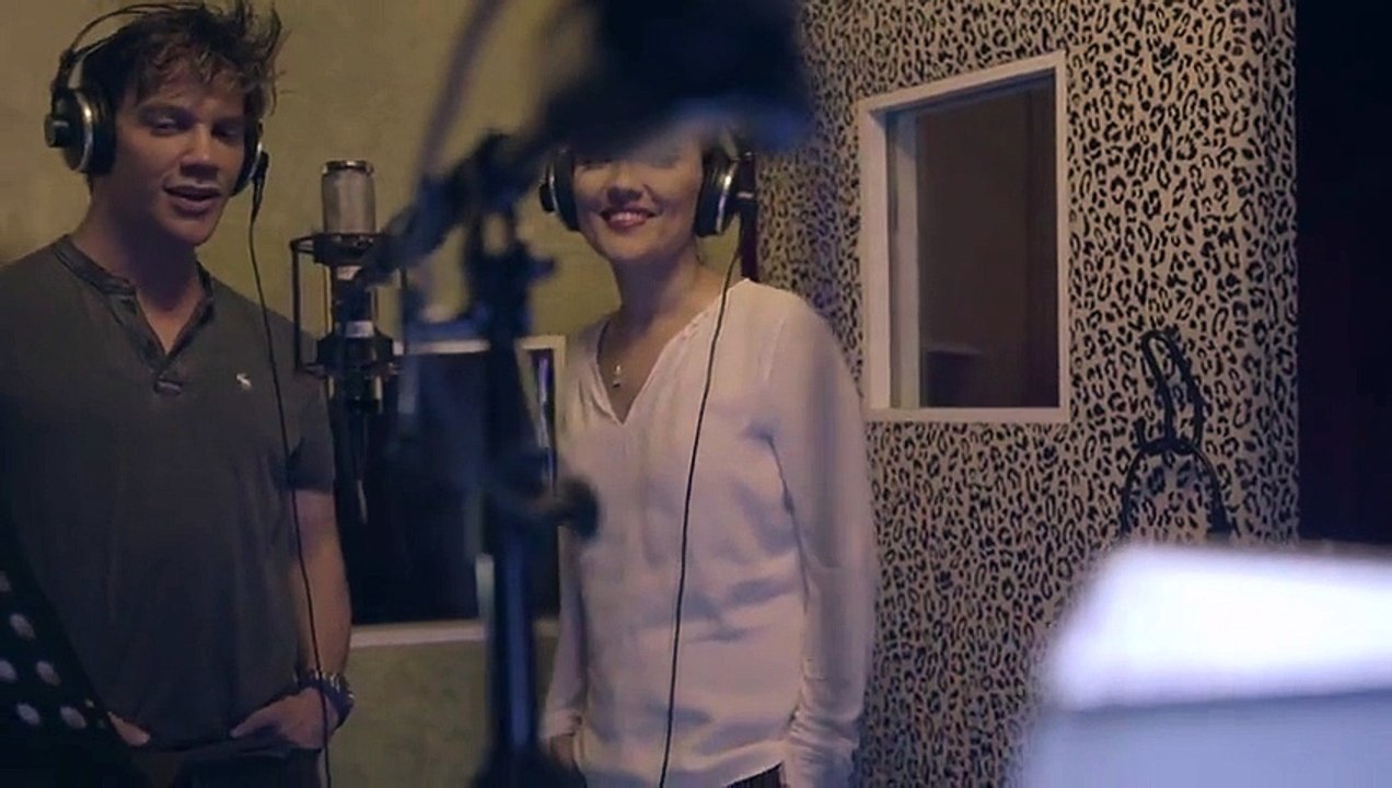 Sinan Akçıl ft. Demet Akalın - Vazgeçilmezim 2015 HD Klip