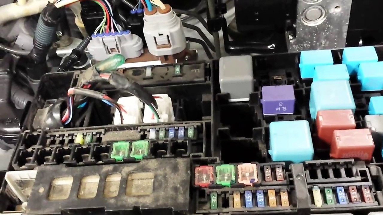 2011 Toyota Tundra Replacing main fusible link assembly video