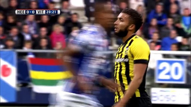 Pays-Bas : Le Vitesse marque avec deux ballons sur le terrain!