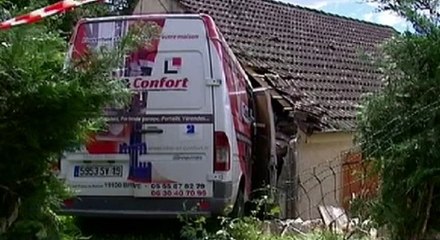 Une voiture s'encastre dans le salon d'un homme - ZAPPING ACTU HEBDO DU 30/05/2015