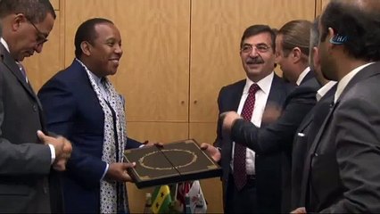 Bakanın esprisi ortamı kahkahaya boğdu