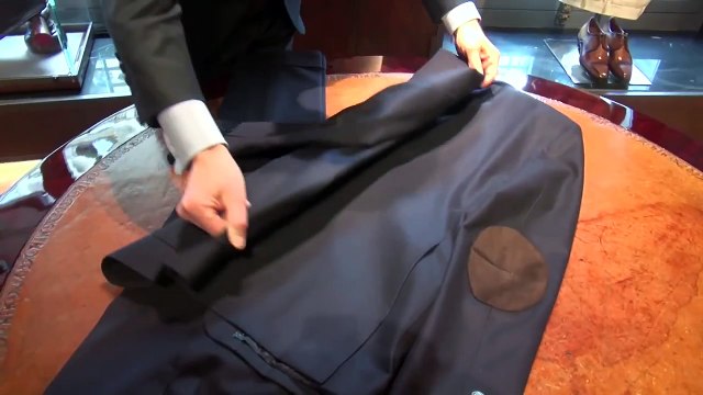 Comment plier son costume dans une valise ? Nec plus Ultra