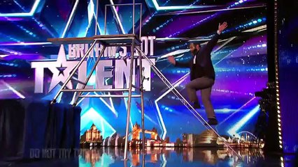 Hombre asombró con sus caídas a jueces de Britain's Got Talent