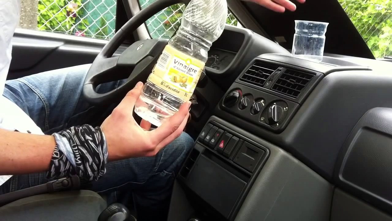 Comment enlever l'odeur de tabac de votre voiture - Astuce auto - Enlever odeur tabac