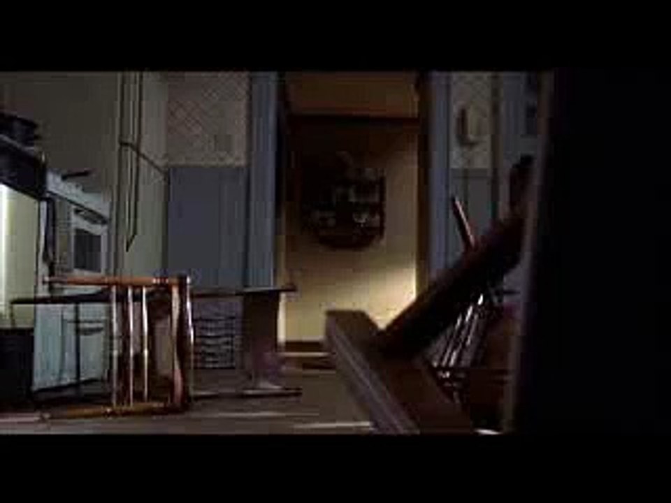 Signs scene with Mel Gibson vs Alien.