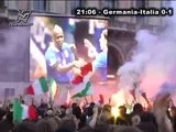 Euro 2012, Italia-Germania 2-1 in piazza Duomo: Balotelli fa esplodere di gioia Milano