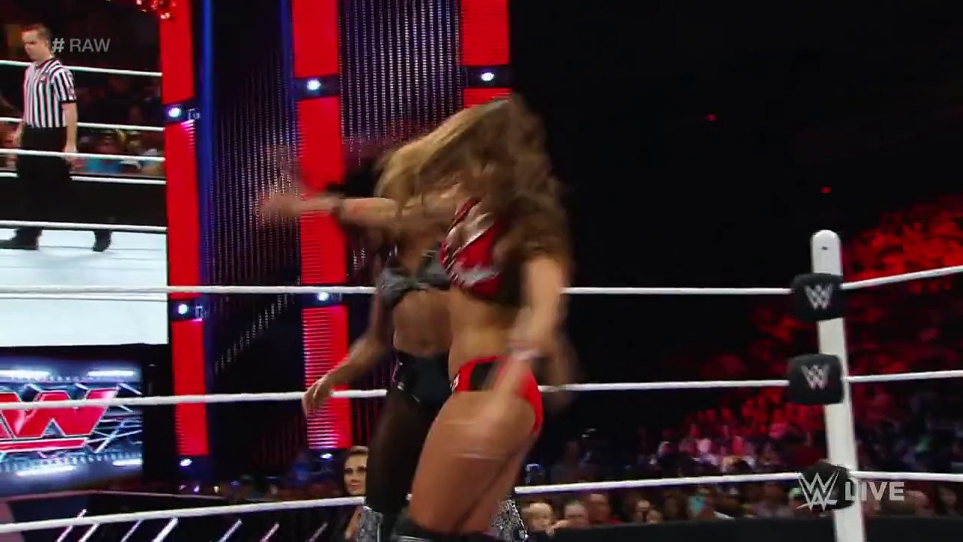 Nikki Bella vs. Naomi - Divas Title Match: WWE Extreme Rules 2015