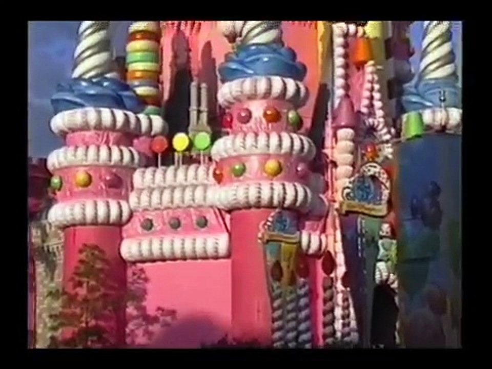 Disney Worlds 25th Anniversary Castle 1997 - Looks Like a Cake