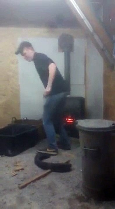 Jeter un spray de silicone dans un feu de cheminée