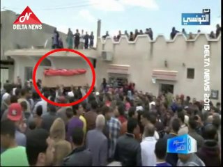 فضيحة : قاتل جنودنا بثكنة بوشوشة يسجى بالعلم عند تشييع جثمانه