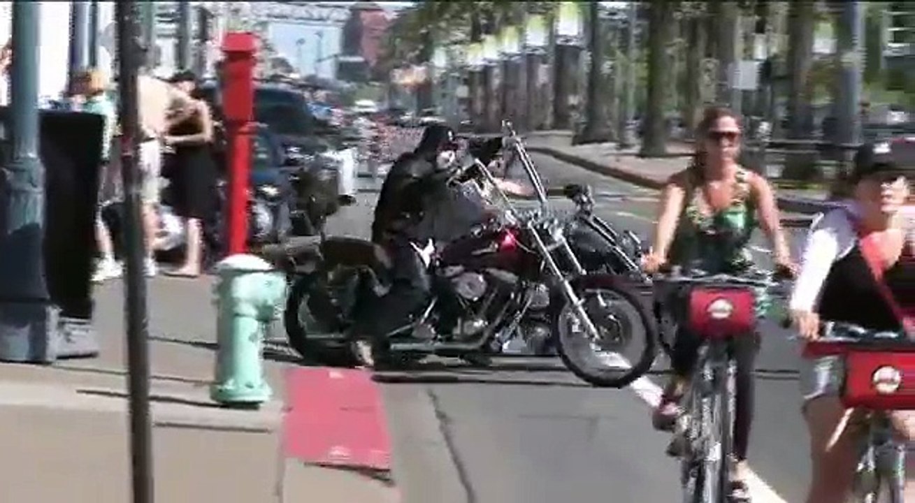 Loud Motorcycles - People Behaving Badly