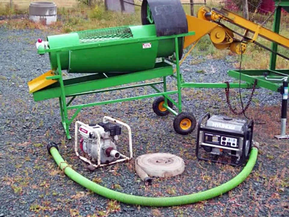 gold mining, panning for gold.wmv