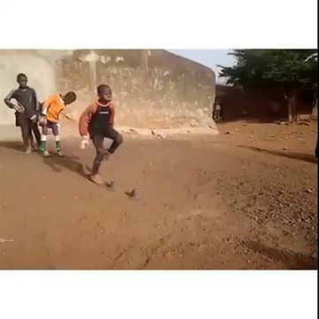 في إفريقيا، موش لازم برشة فلوس و إمكانيات بش نصنعو نجوم كورة !