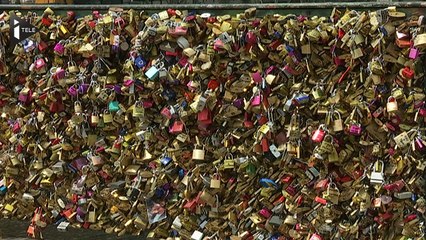 Paris : Les cadenas vont quitter le Pont des Arts