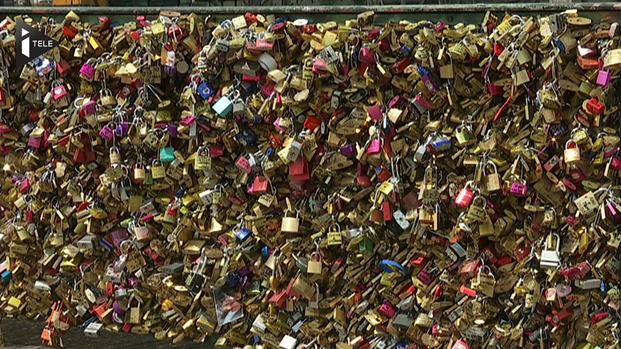 Paris : Les cadenas vont quitter le Pont des Arts