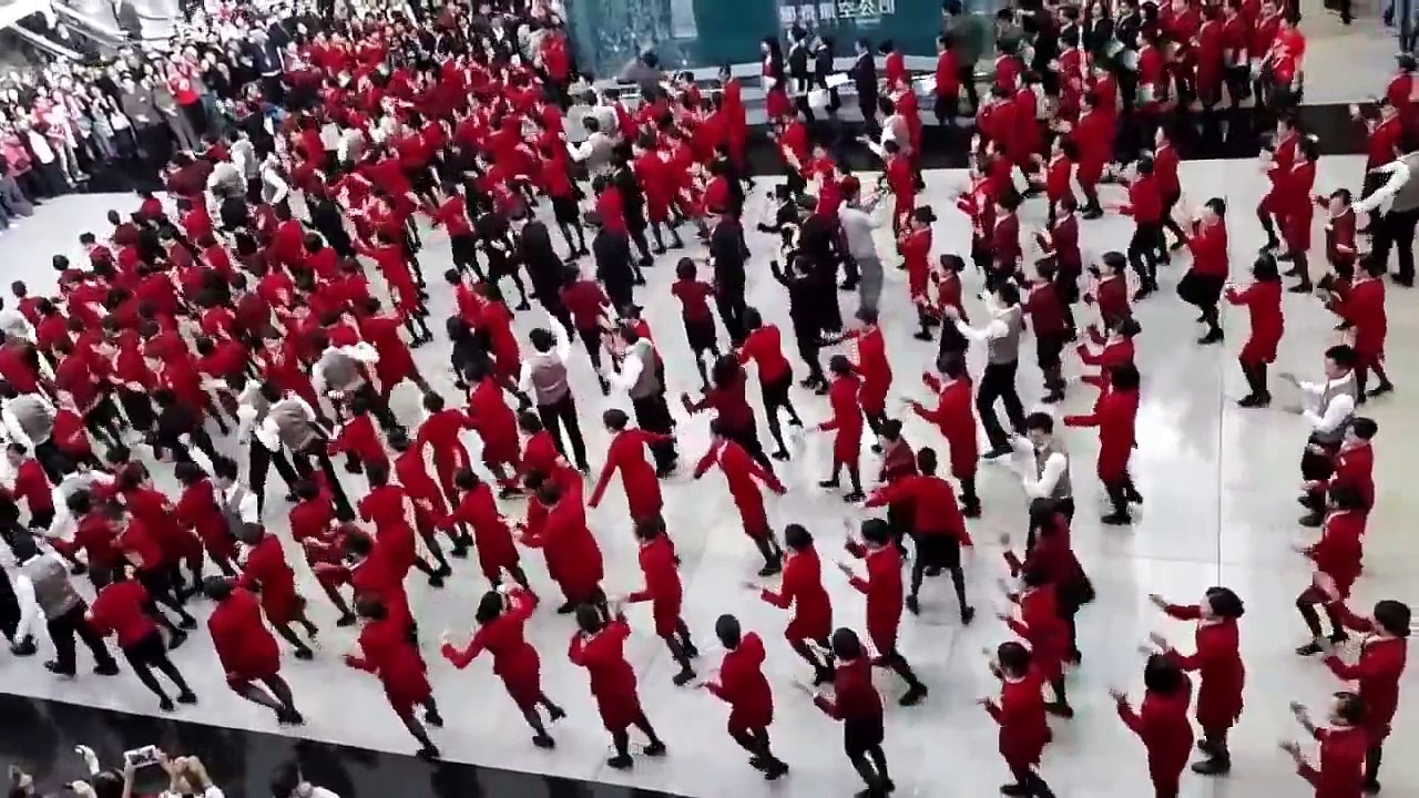 Cathay Pacific Flash Mob Hong Kong Airport Christmas Xmas Flash Mob Dance 2013
